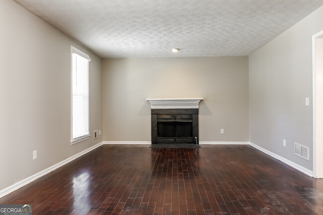 Building Photo - 4110 Summer Wood Dr