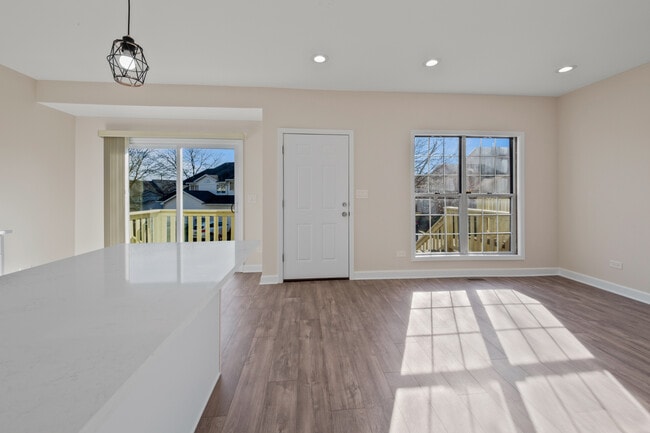 Building Photo - 546 W Parkside Dr