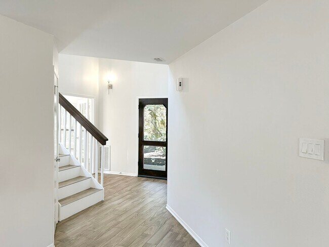 Building Photo - 3 N Mossrock Rd