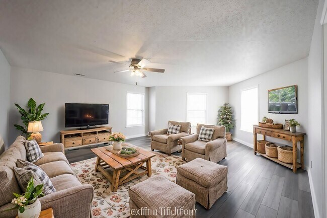 Building Photo - "Charming 3-Bedroom Home with 2.5 Baths and 2,125 Sq Ft in Greenfield, IN!"