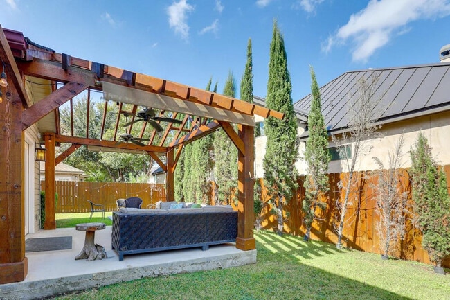 Building Photo - 1122 Gruene Rd