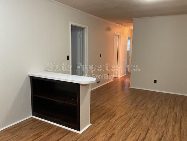 Building Photo - 2511 Evergreen Ave