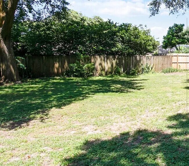 Building Photo - 5669 Moat Ct