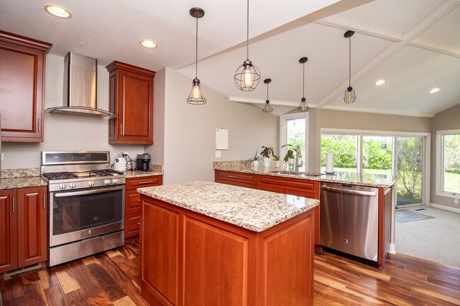 Building Photo - 597 Nash Rd