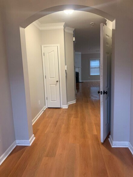 Building Photo - 1610 Chattahoochee Ct