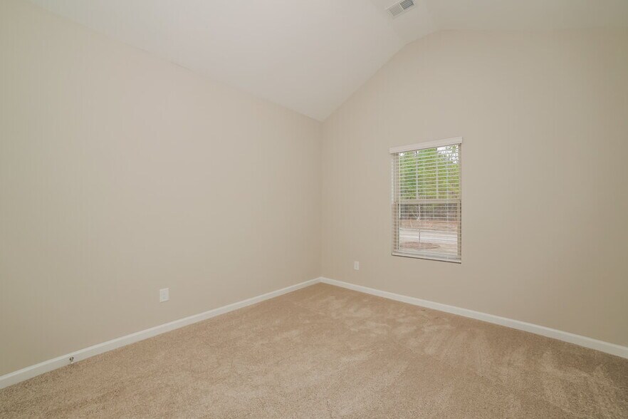 Building Photo - 312 Spruce Creek Ln
