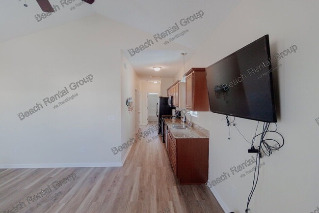 Building Photo - 605 Surfsong Way