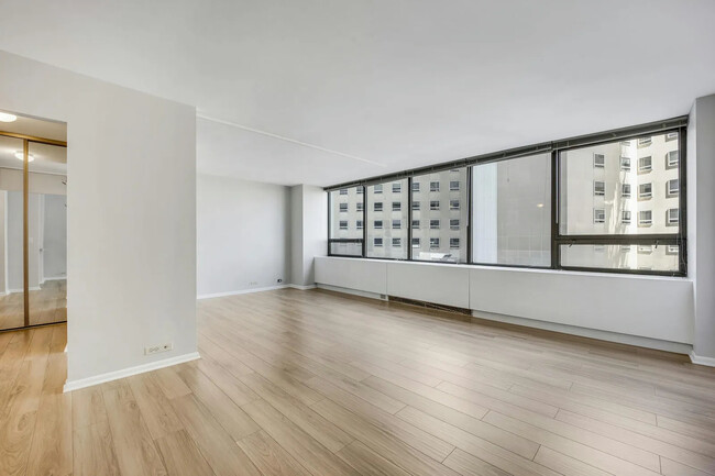 Building Photo - 2800 N Lake Shore Dr
