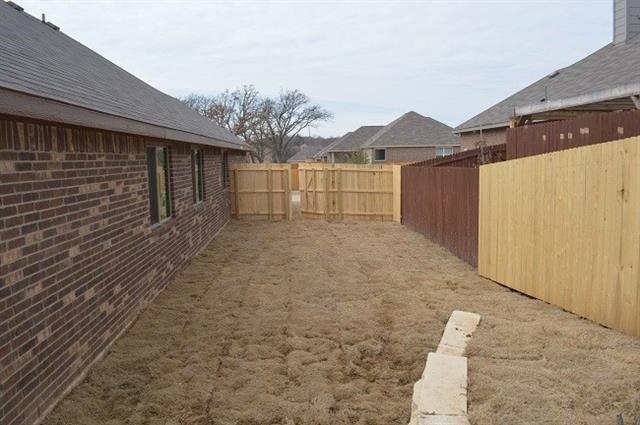 Building Photo - 320 Springtree St