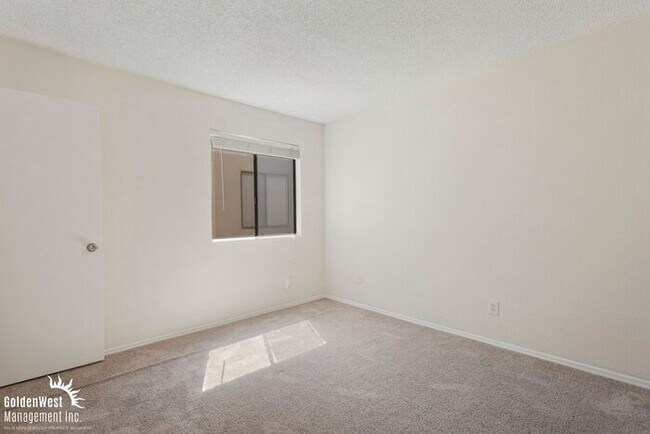 Building Photo - Beautiful 2Bda 2Ba Condo with Fireplace in Scottsdale!