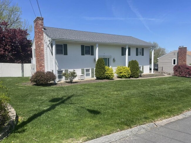 Primary Photo - 5 Pine Crest Dr