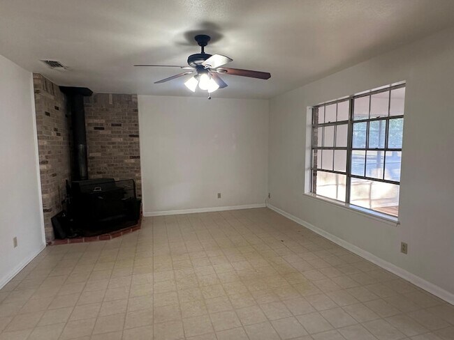 Building Photo - 124 Plum St