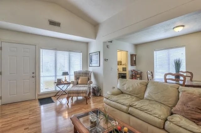 main room - 810 Bellevue Rd