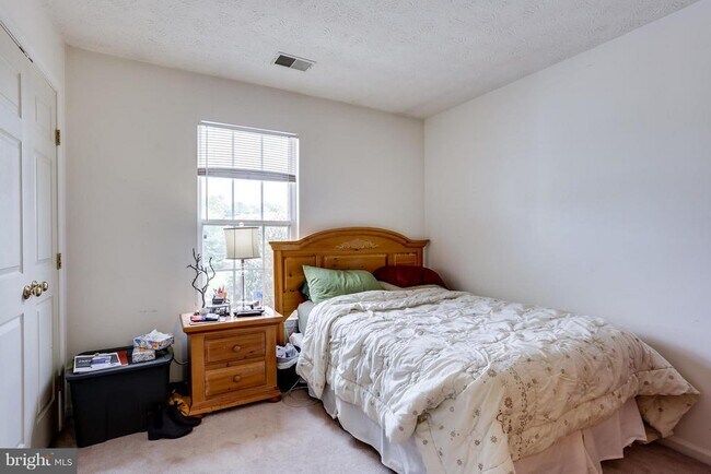 Building Photo - 6205 Sandpiper Ct