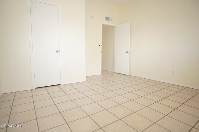 Building Photo - 5009 Sycene Ct