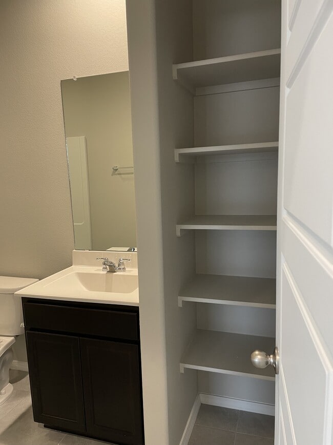 Building Photo - 4868 Longs Peak Rd NE