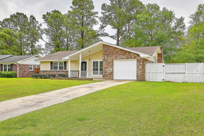 Building Photo - Gorgeous Family Home in Summerville!