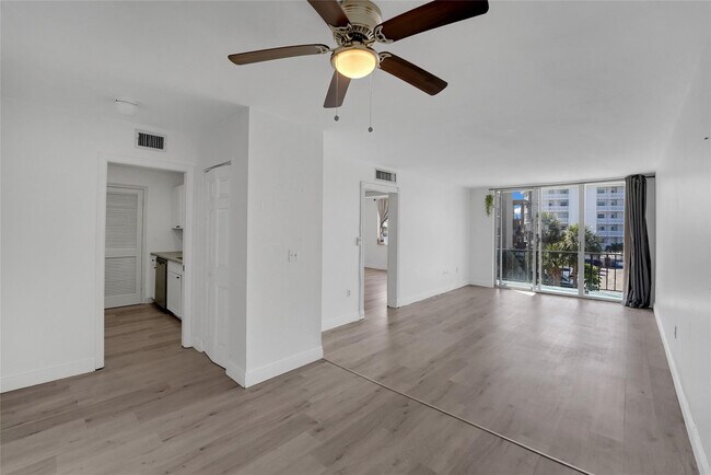 Building Photo - 301 Croton Ave