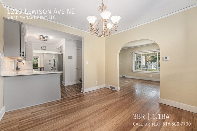 Building Photo - 1213 Lewison Ave NE