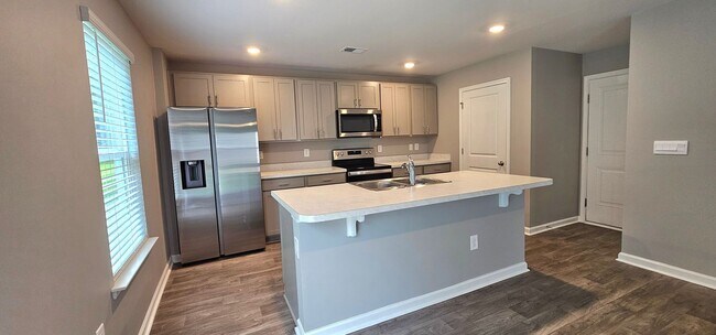 Building Photo - Long-Term Rental – 4BR/2.5BA in The Reserv...