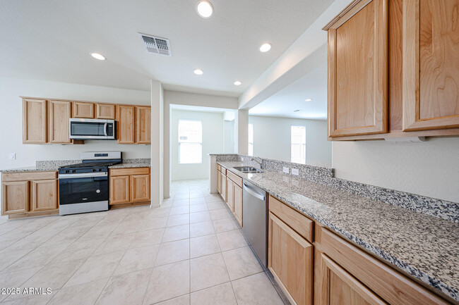Building Photo - 7118 W Bent Tree Dr