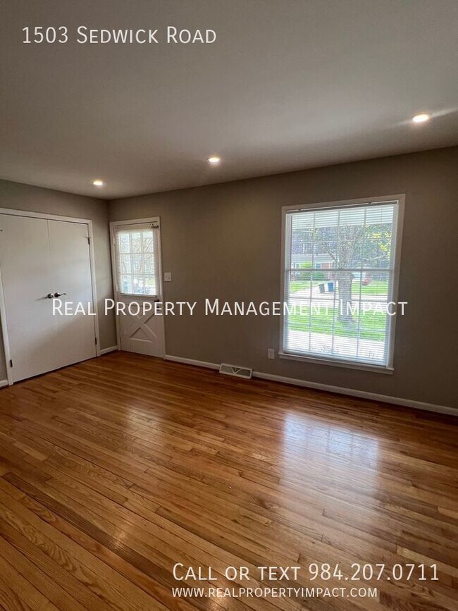 Building Photo - Vintage, 3-4 Bedroom 3 Bath Parkland Ranch...