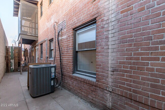Building Photo - 357 N 6th Ave
