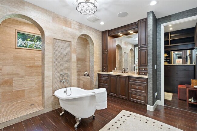 Building Photo - 1312 SE 2nd Ct