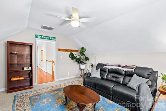 Building Photo - 806 Pine Forest Rd