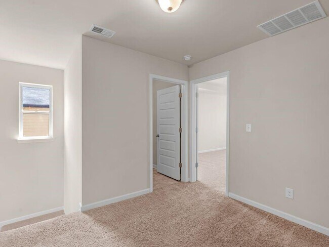 Building Photo - 330 Emporia Loop