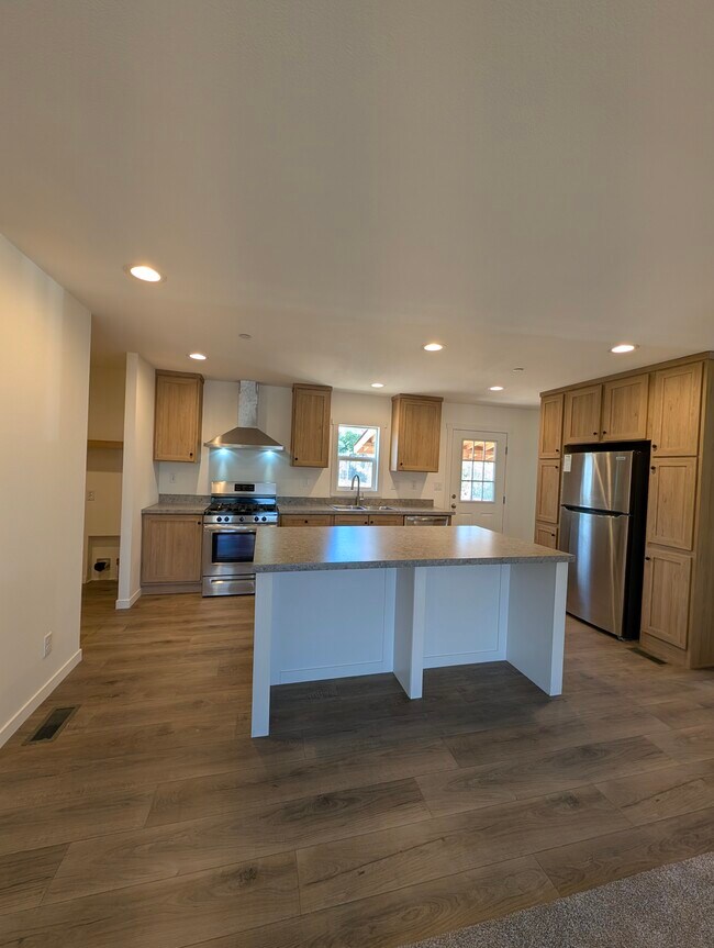 Building Photo - 25874 CA-74