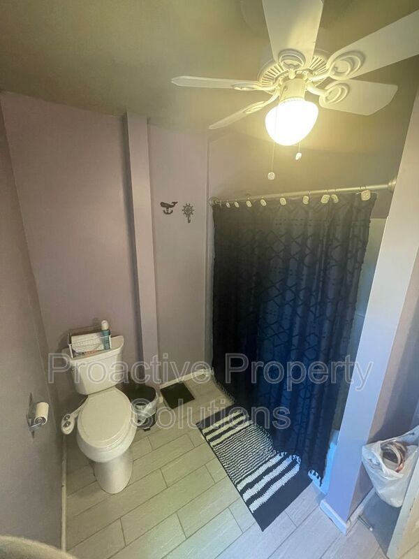 Building Photo - 528 Lindbergh Avenue