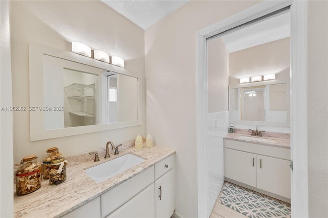 Building Photo - 10525 SW 77th Ct