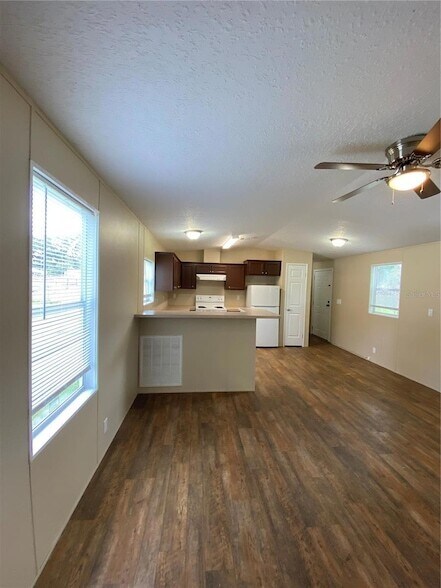 Building Photo - 37412 Carringer Rd