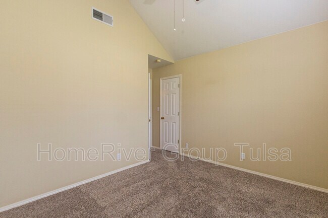 Building Photo - 309 W Charleston St