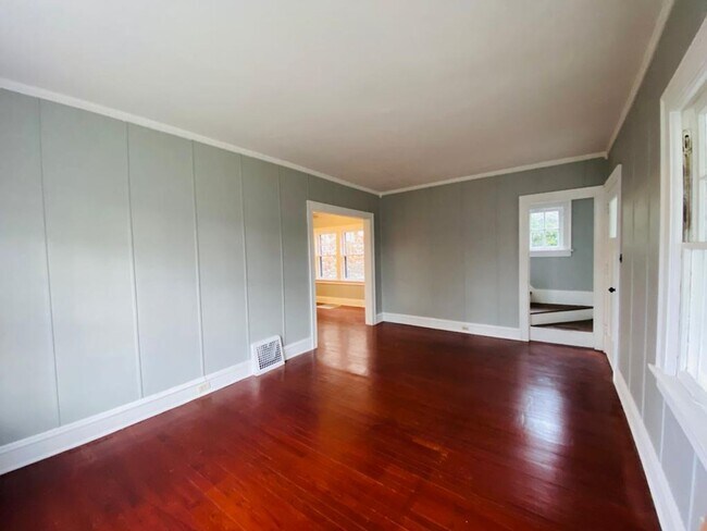 Building Photo - 6388 Seminole Trl