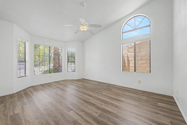 Building Photo - 3103 N Meadow Ln