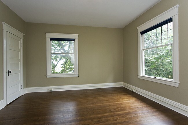 Building Photo - 604 West Galer Street - 2 bedrooms