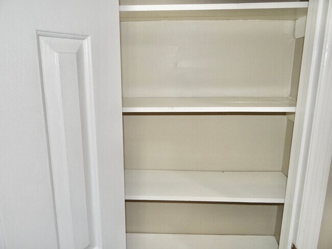 Building Photo - Rent Special w/ year lease- Beautifully Remodeled 2 Bed/2 Bath in Deer Creek @ Deerfield Surfside