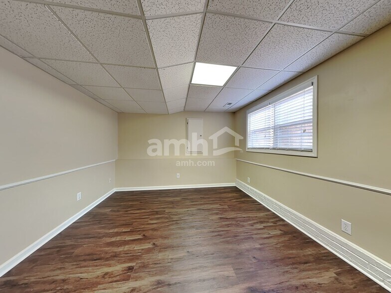 Building Photo - 425 Craver Pointe Dr