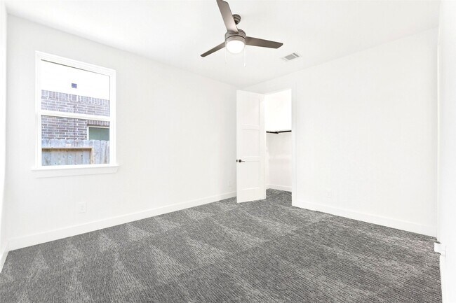 Building Photo - 153 Aurora Spgs Dr