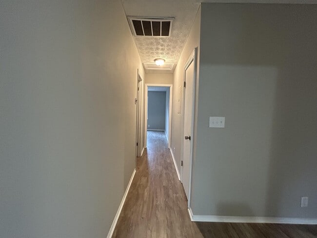 Building Photo - 185 Springtree Rd