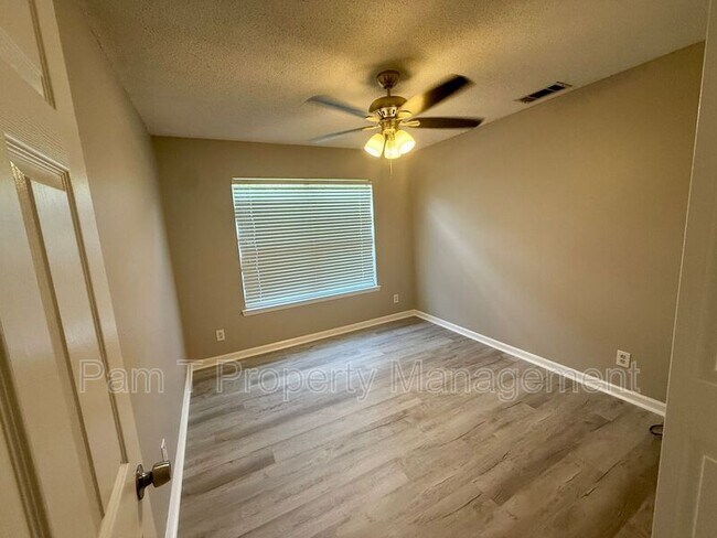 Building Photo - 227 Sugar Mill Dr