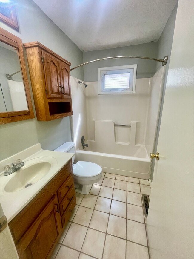 Building Photo - 1710 South Ave