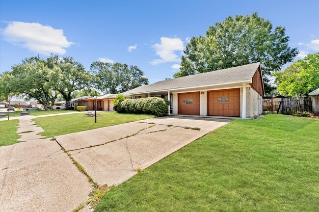 Building Photo - 314 Empress Dr