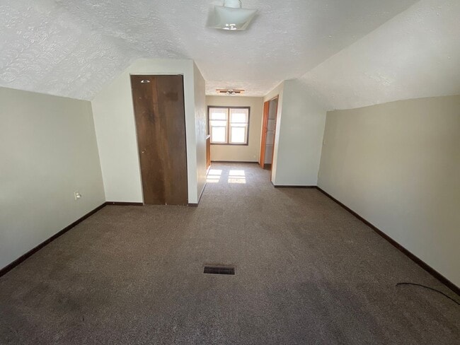 Building Photo - 927 Davies Ave