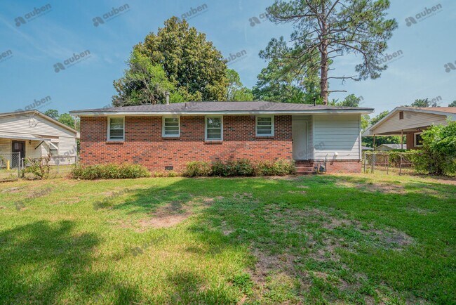 Building Photo - Newly Renovated & Spacious Home w/ Bonus Room