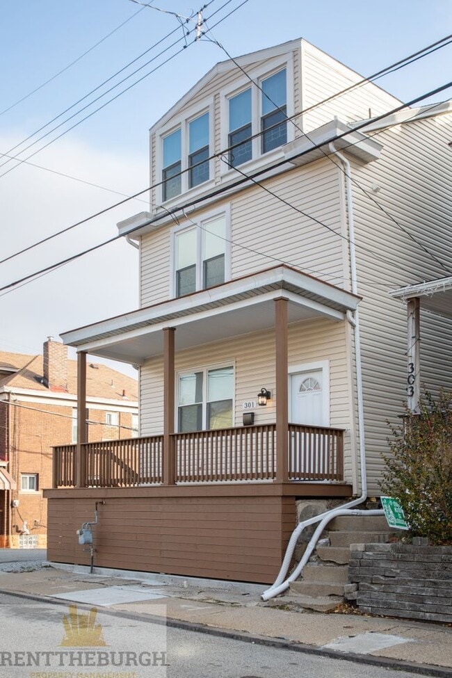 Primary Photo - Updated 4BR House with 2 full baths and yard!