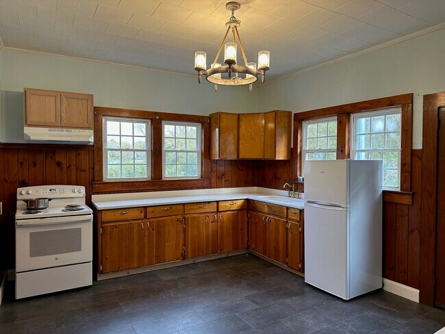 Building Photo - 302 Catawba Ave