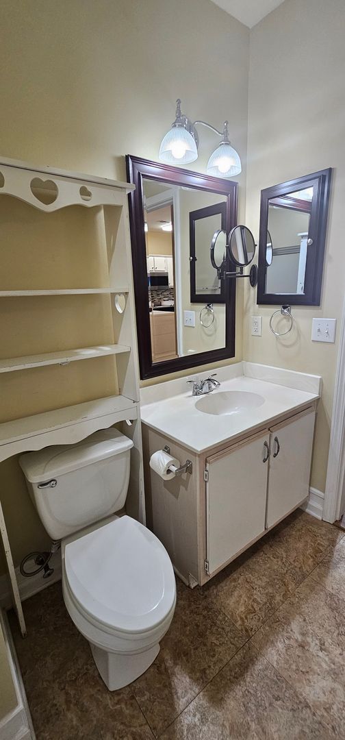 Building Photo - River Oaks Community
